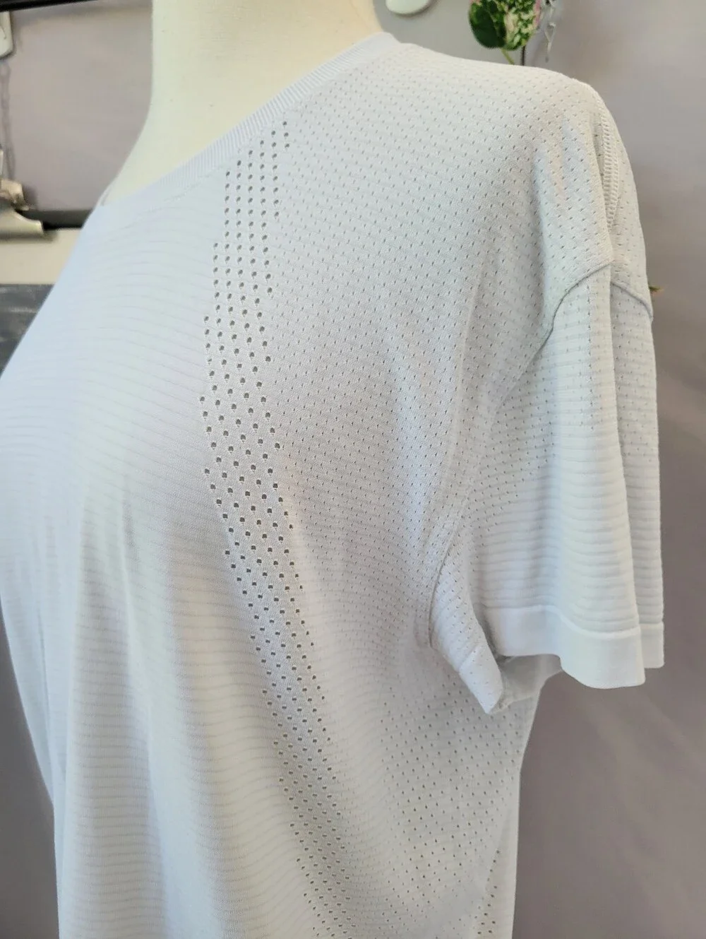 Lululemon Side Perforated Mesh Short Sleeve Crew Neck Tee Gray 12